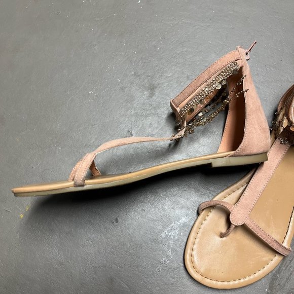 JustFab Size 9 Flat Gladiator Sandals - Picture 2 of 4